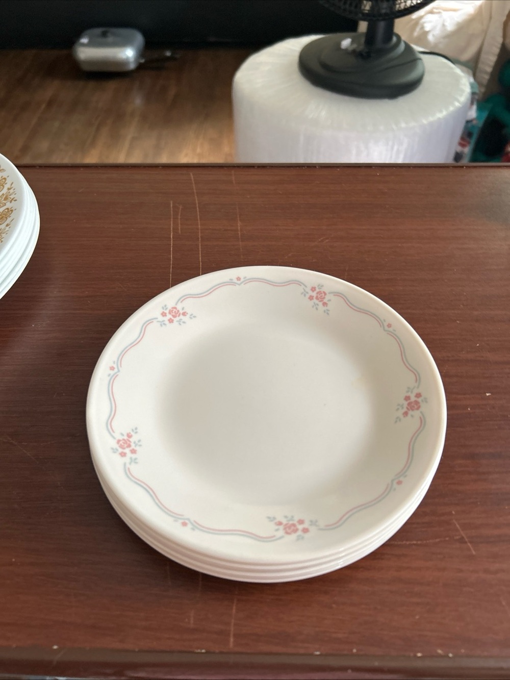 Vintage Corelle set of six bread and butter plates in English breakfast pattern - Picture 2 of 4
